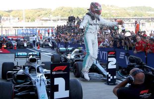 FORMULA 1 // VIDEO Au întors cărțile » Hamilton s-a impus în Marele Premiu de la Soci: desfășurarea intrigantă a cursei