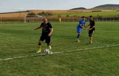 FOTO Bogdan Andone, titular în Liga 4! Fostul antrenor de la FCSB e atacant, ca la începutul carierei de fotbalist