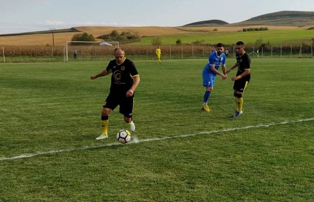 FOTO Bogdan Andone, titular în Liga 4! Fostul antrenor de la FCSB e atacant, ca la începutul carierei de fotbalist
