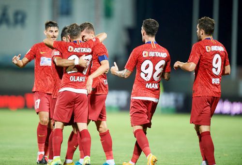 Darius Olaru, eliminat de Feșnic fiindcă l-a înjurat, a fost apărat ieri de Mihai Stoica, însă statistica spune că mijlocașul FCSB-ului e cel mai indisciplinat fotbalist ofensiv din Liga 1 în ultimii 3 ani, fiind deja la al treilea cartonaș roșu.
