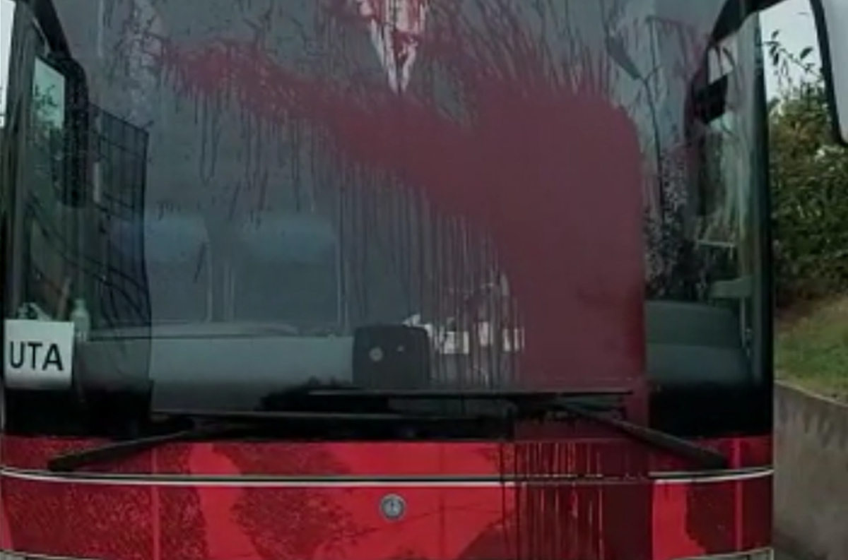 EXCLUSIV Autocarul lui UTA, vandalizat după victoria cu Dinamo! Plângere la Poliție