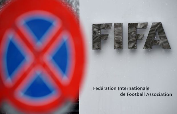 FIFA nu se joacă! Președinte suspendat pe viață pentru blaturi
