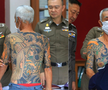3. Unul dintre semnele distinctive ale unui membru Yakuza este tatuarea corpului, din cap până în picioare. Tatuajele se numesc irezumi. Întregul proces arată atât averea, cât și duritatea, fiindcă este un proces extrem de dureros.