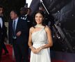Emma Răducanu, pe covorul roșu! Apariție spectaculoasă în fața Familiei Regale la premiera noului film James Bond