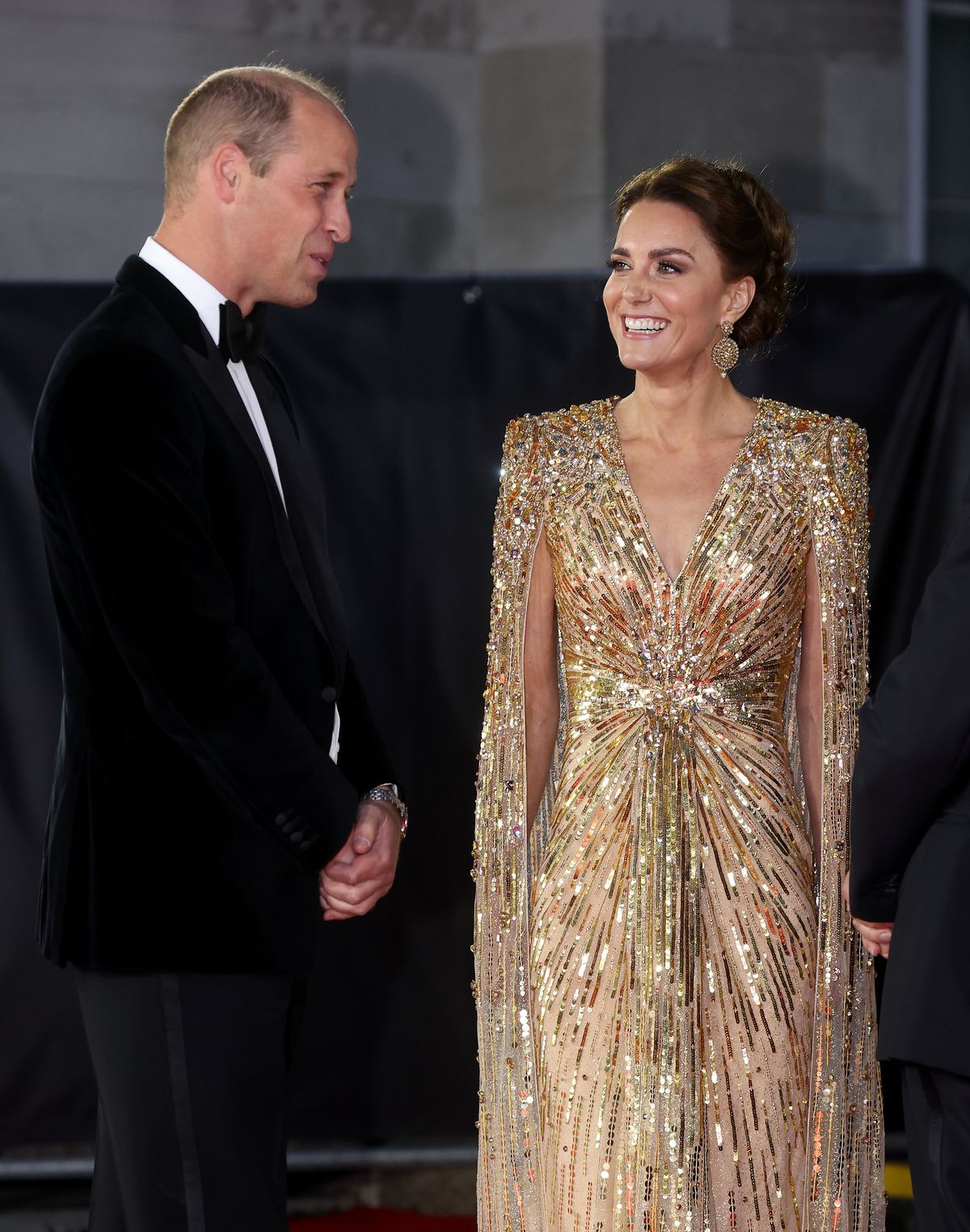 Emma Răducanu, pe covorul roșu! Apariție spectaculoasă în fața Familiei Regale la premiera noului film James Bond