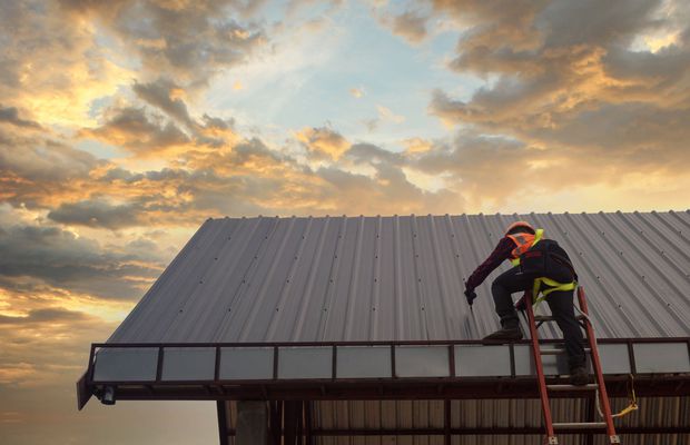 Care sunt etapele de construcție ale unui acoperiș?