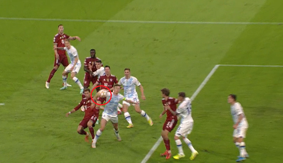Penalty-ul comis de Sydorchuk (henț), transformat apoi de Lewandowski pentru 1-0 Il Luce se plânge de arbitraj după 0-5 cu Bayern și atacă: „Greșeli copilărești!”