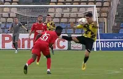 Moment șocant în Cupa României! Ambulanța a intrat pe teren după un fault criminal