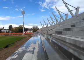 Stadionul din Liga 1 nu poate fi inaugurat după 3 ani și 15 milioane de euro investite » Ultima problemă: apa infiltrată în tribune