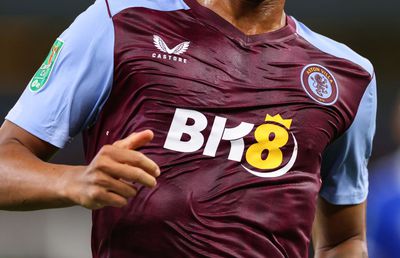 Un club din Premier League vrea să rupă contractul cu sponsorul tehnic pentru că jucătorii transpiră exagerat în tricourile prea subțiri