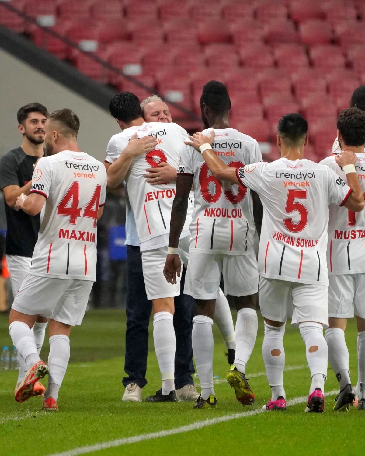 Marius Șumudică, a doua victorie consecutivă în Turcia » Gaziantep a urcat deasupra zonei roșii a clasamentului! Gol marcat de fostul atacant de la Viitorul