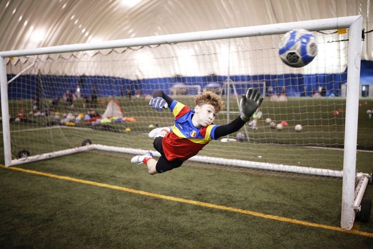 Fiul celui care a cumpărat mănușile purtate de Duckadam la Sevilla s-a făcut portar » Poate debuta la seniori la numai 16 ani și 8 luni!