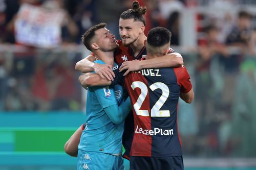 Fundașul central al celor de la Genoa, Radu Drăgușin (21 de ani), a fost inclus în echipa ideală a etapei cu numărul 6 din Serie A, după evoluția avută în tricoul genovezilor în victoria obținută, joi seară, în fața lui AS Roma, scor 4-1.