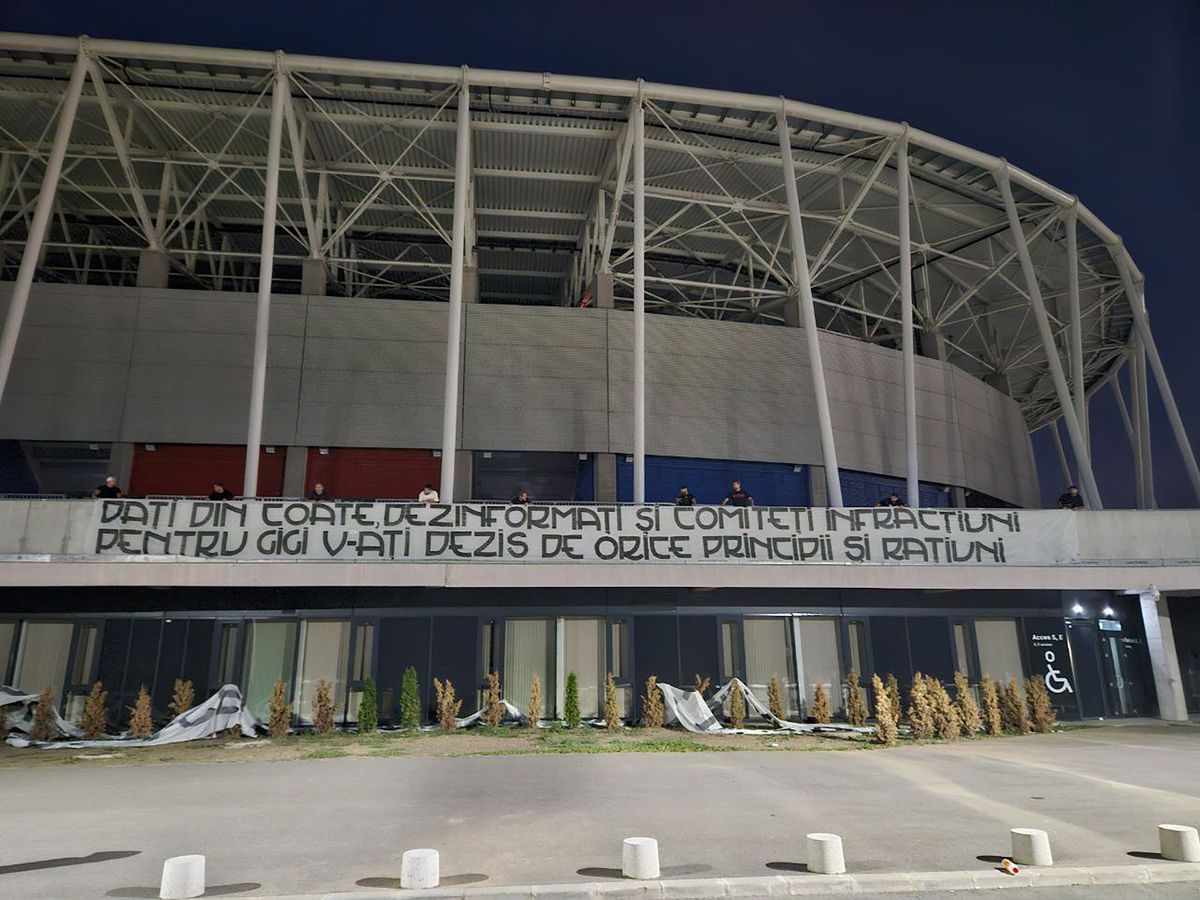 Mesajele Peluzei Sud Steaua care au fost interzise la meciul cu U Cluj: „Jandarmeria și FRF se transformă într-un motor odios de cenzură”