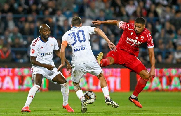 10 detalii care nu s-au văzut la TV la Oțelul - Dinamo. Cine s-a rugat cel mai mult + Gazonul i-a pus probleme unui dinamovist