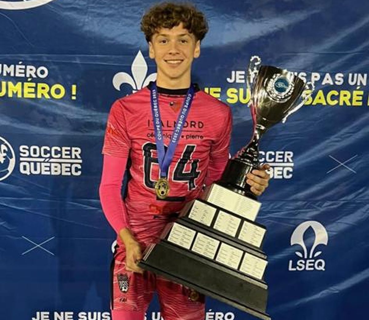 Fiul celui care a cumpărat mănușile purtate de Duckadam la Sevilla s-a făcut portar » Poate debuta la seniori la numai 16 ani și 8 luni!