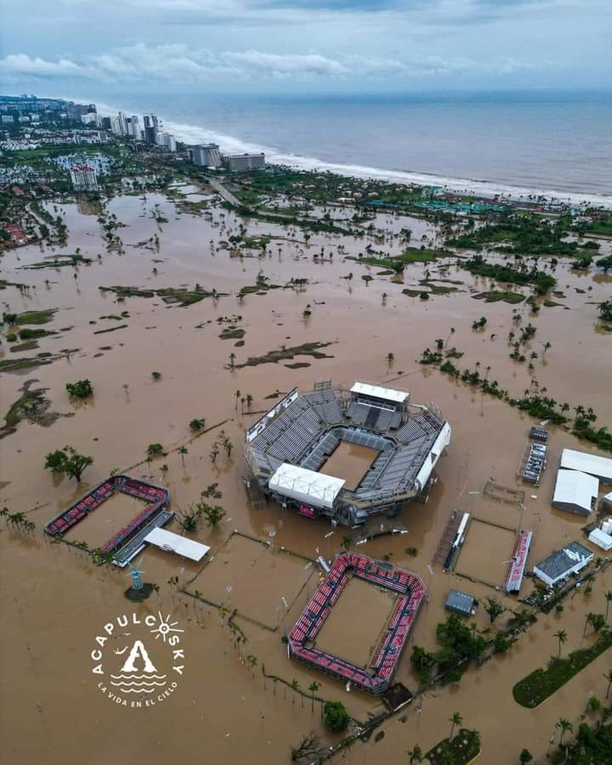 Arena de tenis din Acapulco, înconjurată de ape din cauza uraganului John