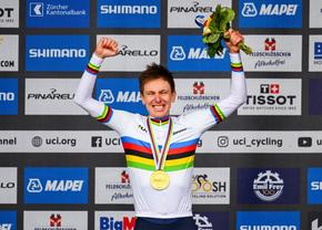 Tadej Pogacar și-a încununat sezonul cu titlul mondial în cursă pe șosea de la Zurich