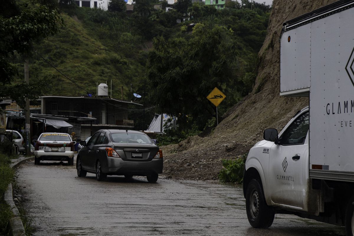 Uraganul John a devastat arena de 500 de milioane de euro » Împrejurimile, inundate complet