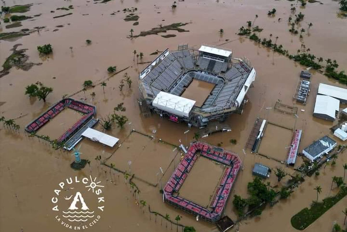 Arena de tenis din Acapulco, înconjurată de ape din cauza uraganului John