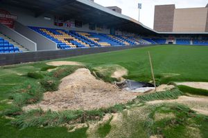 Crater în gazon » Când se va putea juca din nou pe stadionul distrus de ploaie