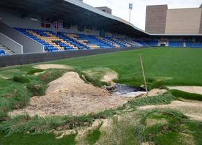 Crater în gazon » Când se va putea juca din nou pe stadionul distrus de ploaie