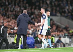 Impresarul lui Radu Drăgușin merge la Manchester United - Tottenham și are o veste importantă despre fundaș