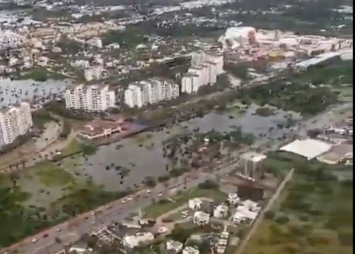 Uraganul John a devastat arena de 500 de milioane de euro » Împrejurimile, inundate complet