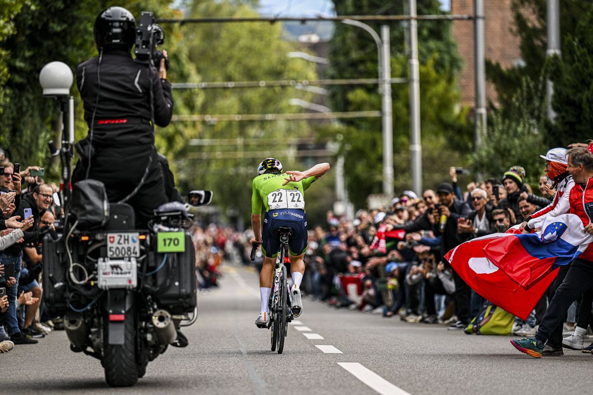 Tadej Pogacar și-a încununat sezonul cu titlul mondial în cursă pe șosea de la Zurich