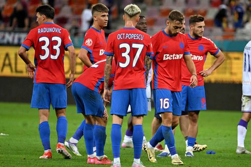 Octavian Popescu, cu numărul 37, și Dennis Politic, primul din dreapta/ foto: Imago Images