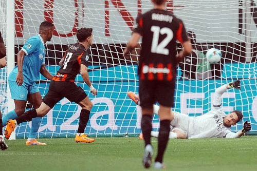 Milanezul Christian Pulisic (nr. 11) înscrie în poarta lui Napoli, pentru 2-0 / Foto: Imago