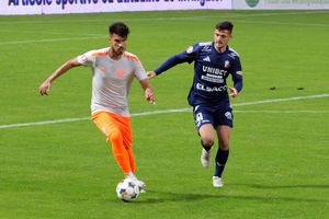 Gol și multe faze de poartă în Metaloglobus - FC Botoșani » Prima repriză a fost întreruptă timp de 10 minute pentru verificări VAR