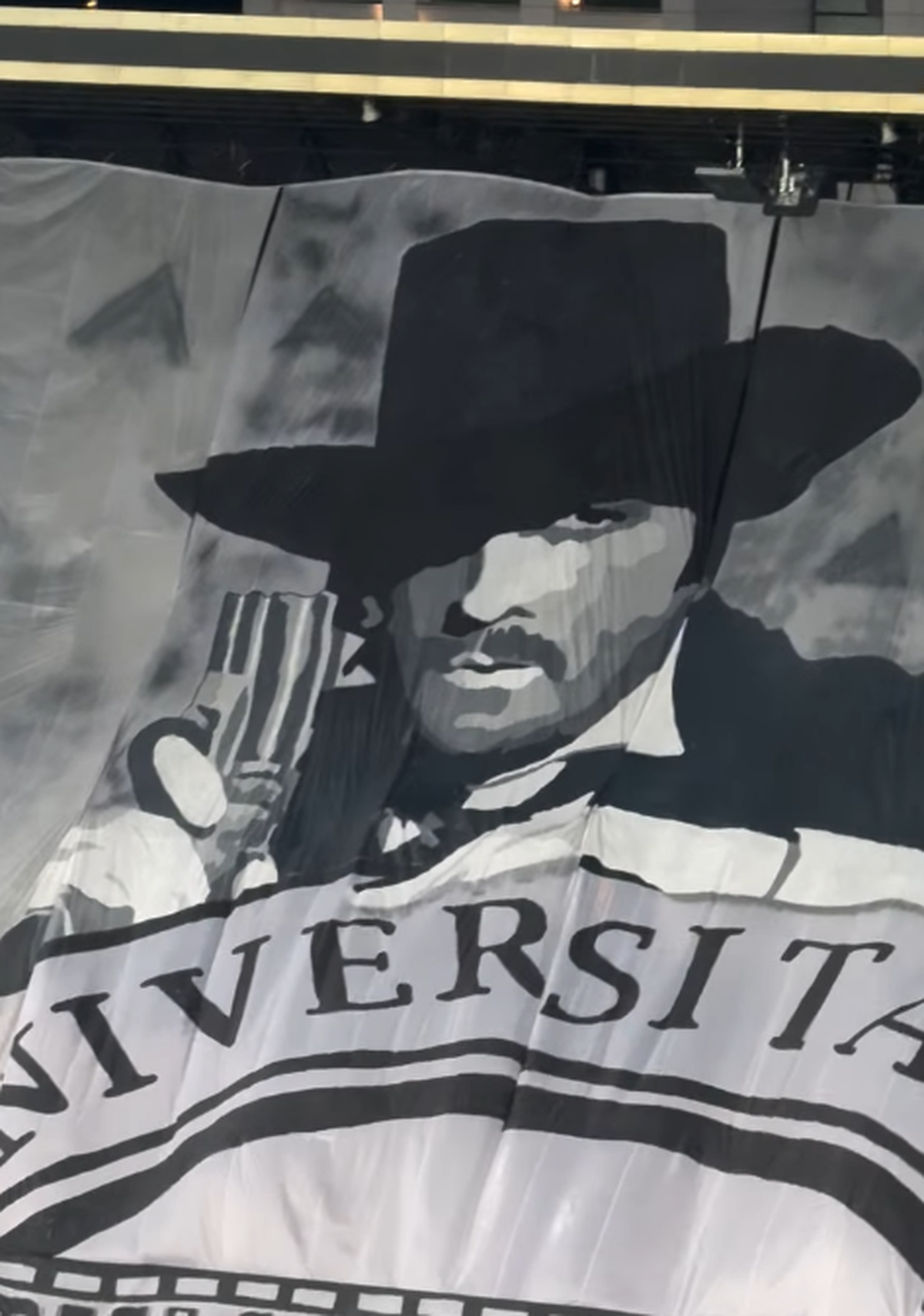 U Cluj, scenografie cu Florin Piersic la derby-ul cu CFR Cluj