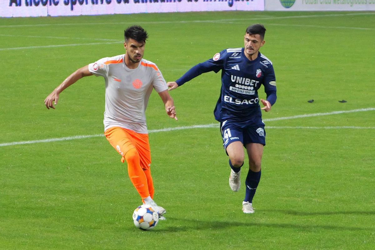 Probleme la Botoșani: Leo Grozavu a apărut bandajat, doi fotbaliști s-au simțit rău: „Stare de greață”