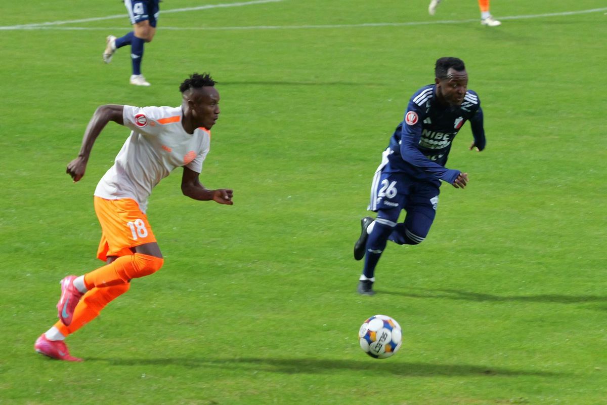 Probleme la Botoșani: Leo Grozavu a apărut bandajat, doi fotbaliști s-au simțit rău: „Stare de greață”