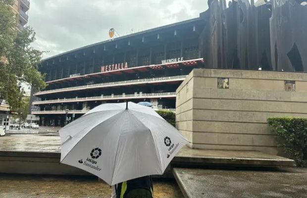 Cod roșu emis la Valencia! » Ce se întâmplă cu meciul programat împotriva lui Oviedo, echipa lui Horațiu Moldovan