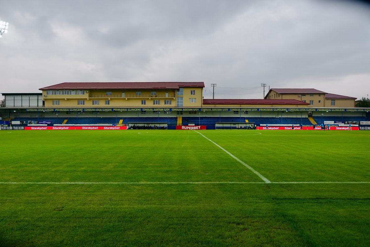 Probleme la Botoșani: Leo Grozavu a apărut bandajat, doi fotbaliști s-au simțit rău: „Stare de greață”