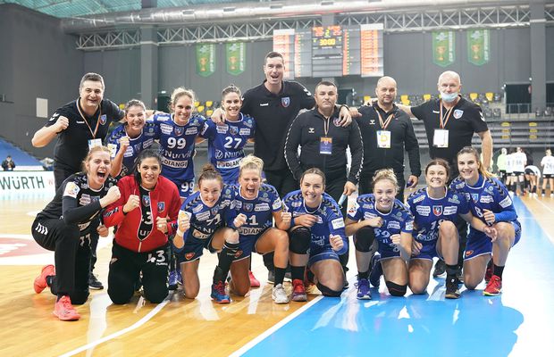 SCM Rm. Vâlcea - CSM Slatina 28-25. Vâlcea, emoții mari cu Slatina. Victorie cu trei jucătoare de 18 ani pe teren!