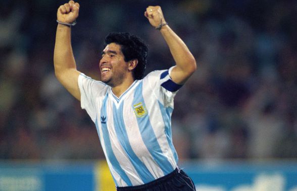 El D10S 60! VIDEO + FOTO Ziua în care zeul Diego Maradona a jucat în noroi pentru un copil sărac care avea nevoie de operație