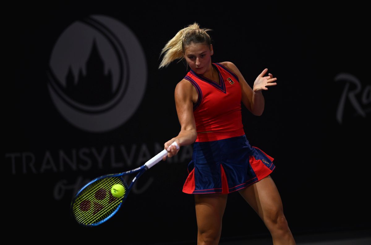 Emma Răducanu, spulberată de Marta Kostyuk în „sferturile” Transylvania Open! Urmează semifinala cu Halep