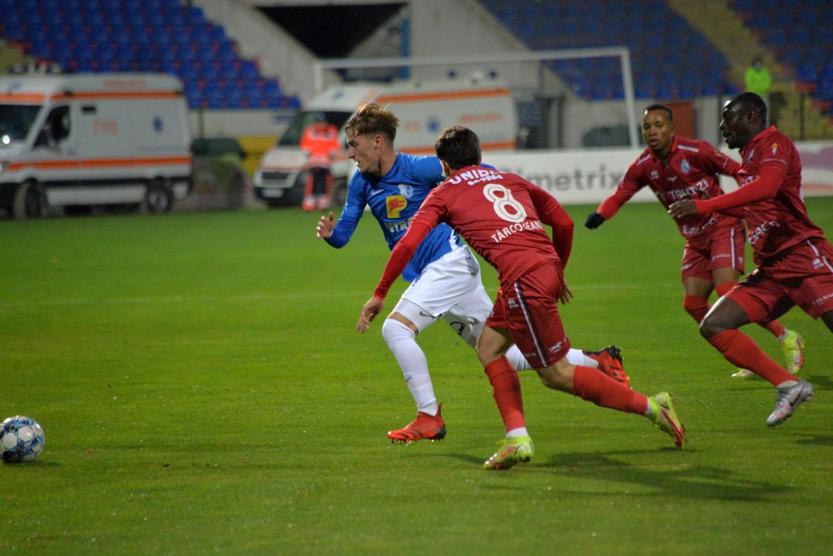 Unii cu două bare, ceilalți cu două goluri » Farul, victorie norocoasă cu FC Botoșani!