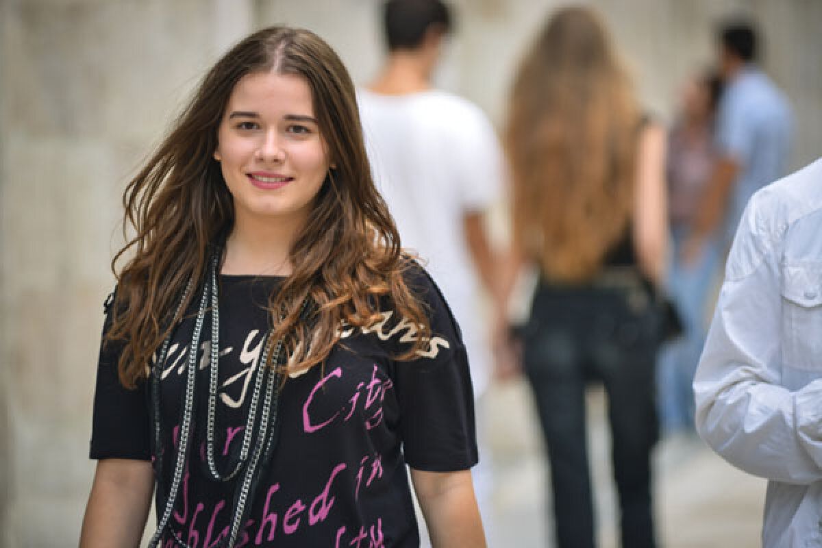 Kira Hagi, expoziție de pictură în București! Ilie Dumitrescu: „Îmi place un tablou de 1.000 de euro, foarte elegant"