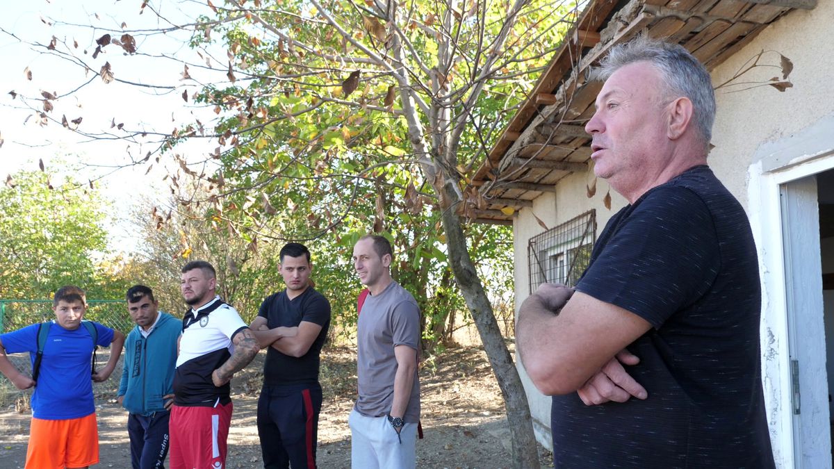 Scandal, urlete și amenințări » L-au „mușcat” pe Castor și a început haosul: „Băi țărane, vezi că la noi se merge pe stradă cu drujba pornită!”