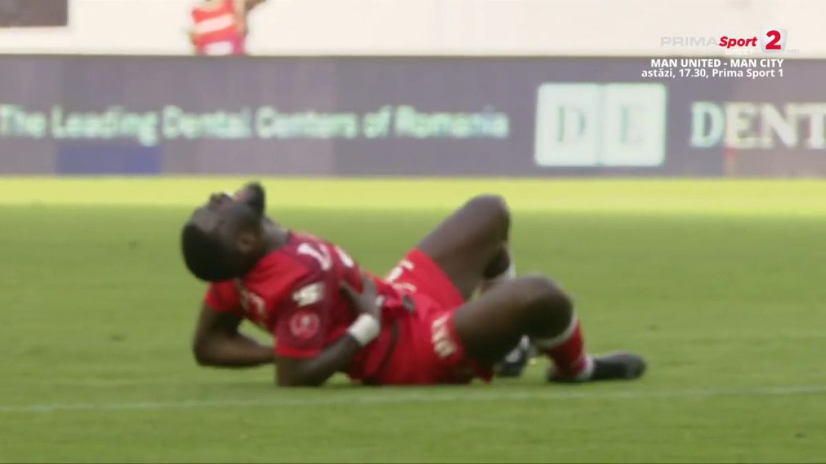 Prima repriză a meciului FCU Craiova - UTA, marcată de trei faze de arbitraj » Marian Barbu a avut nevoie de ajutorul VAR în două rânduri