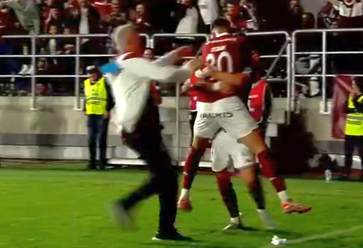 La Rapid s-a accidentat până și antrenorul! Bergodi: „Am simțit ceva când am fugit acolo. A fost o descătușare” 