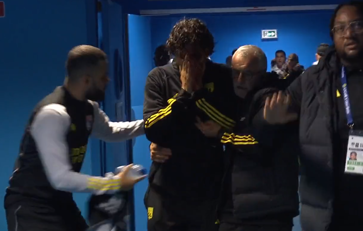 Fabio Grosso, imagini ȘOCANTE din Franța! Antrenorul lui Lyon, plin de sânge după ce autocarul a fost atacat de ultrașii lui Marseille! Meciul poate fi amânat