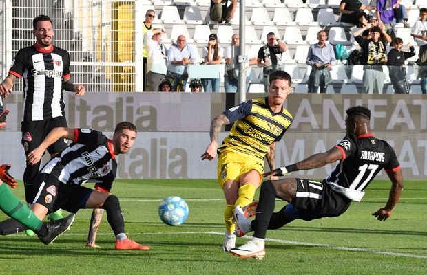 Dubla lui Dennis Man i-a ridicat în picioare pe italieni: „Când se lansează, extrema e un rebus imposibil de rezolvat!”