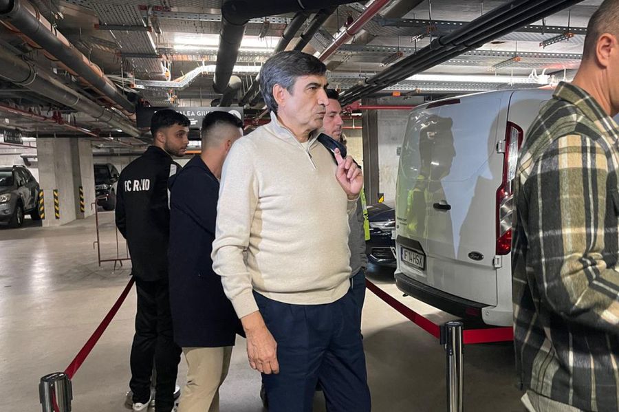 Victor Pițurcă prezent pentru Rapid- CSU Craiova Ce nu s-a văzut la TV la Rapid - CSU Craiova: cine a apărut în peluză giuleștenilor + primele imagini cu Petrila după accidentare