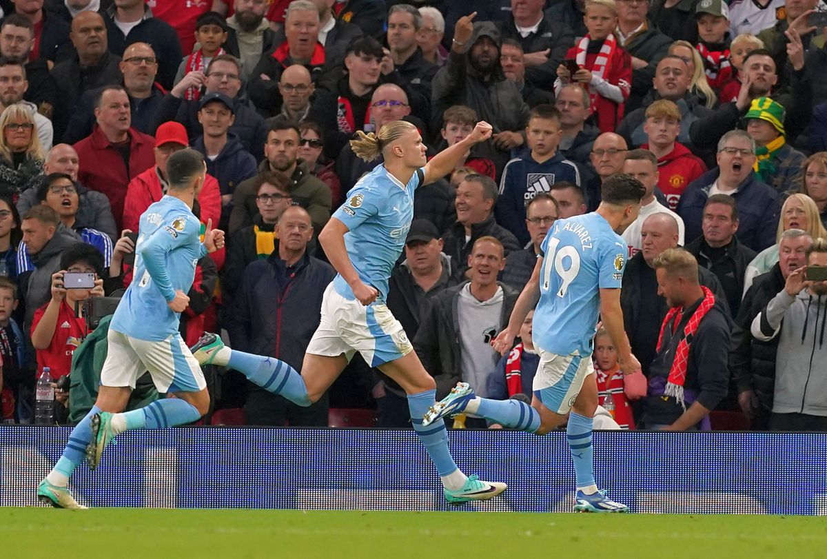 Pep Guardiola, reverență în fața unui jucător după victoria de pe Old Trafford: „Nu are cercei în urechi, nu are tatuaje și conduce o mașină normală. E incredibil!”