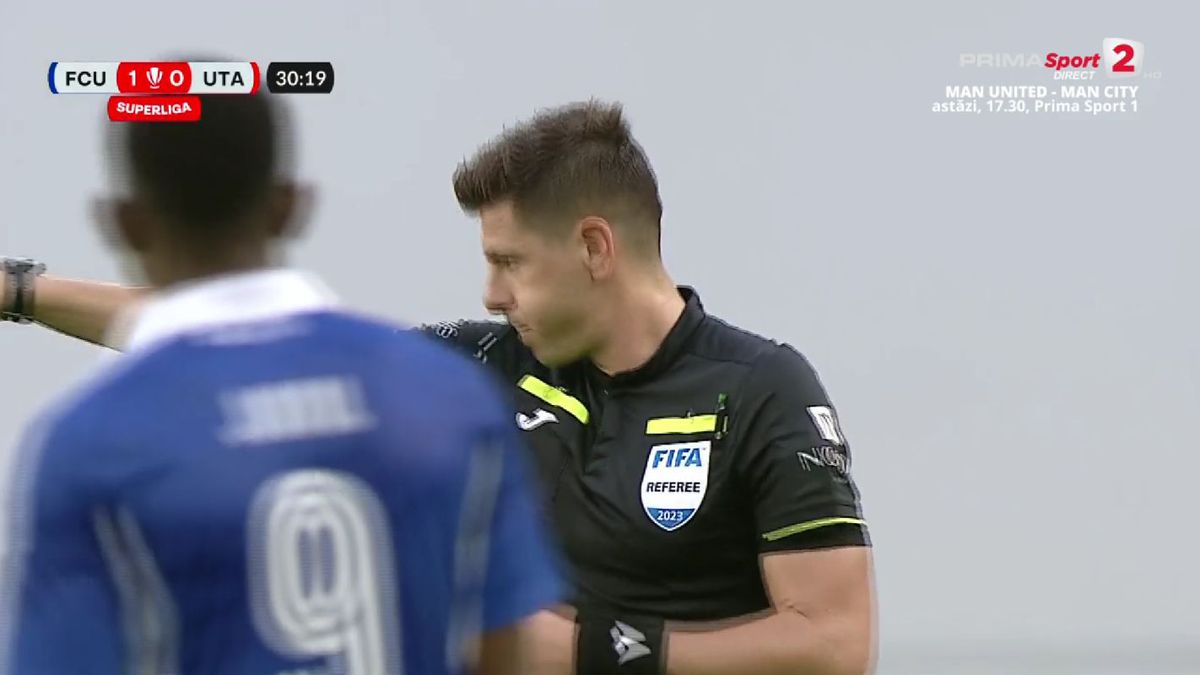 Prima repriză a meciului FCU Craiova - UTA, marcată de trei faze de arbitraj » Marian Barbu a avut nevoie de ajutorul VAR în două rânduri